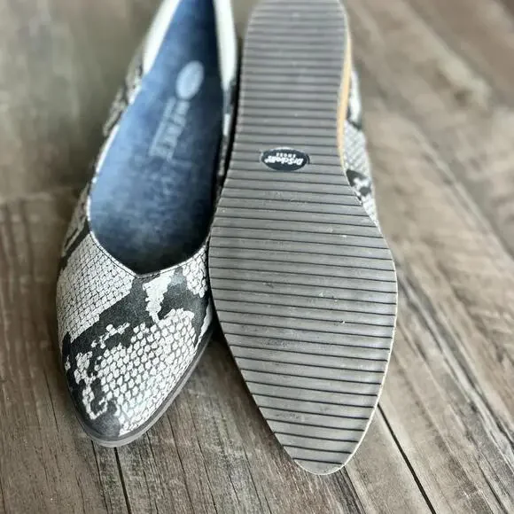 Skechers Go Free Slip-In Kendall Shoes, Faux Snakeskin Size 7.5 Women’s - Picture 7 of 7